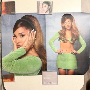 ariana grande Poster position